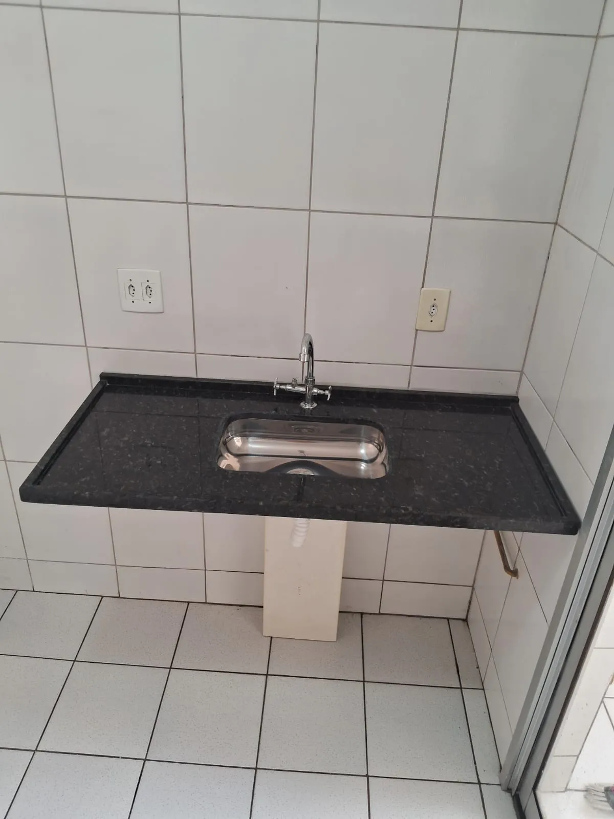 Pia de granito instalada
